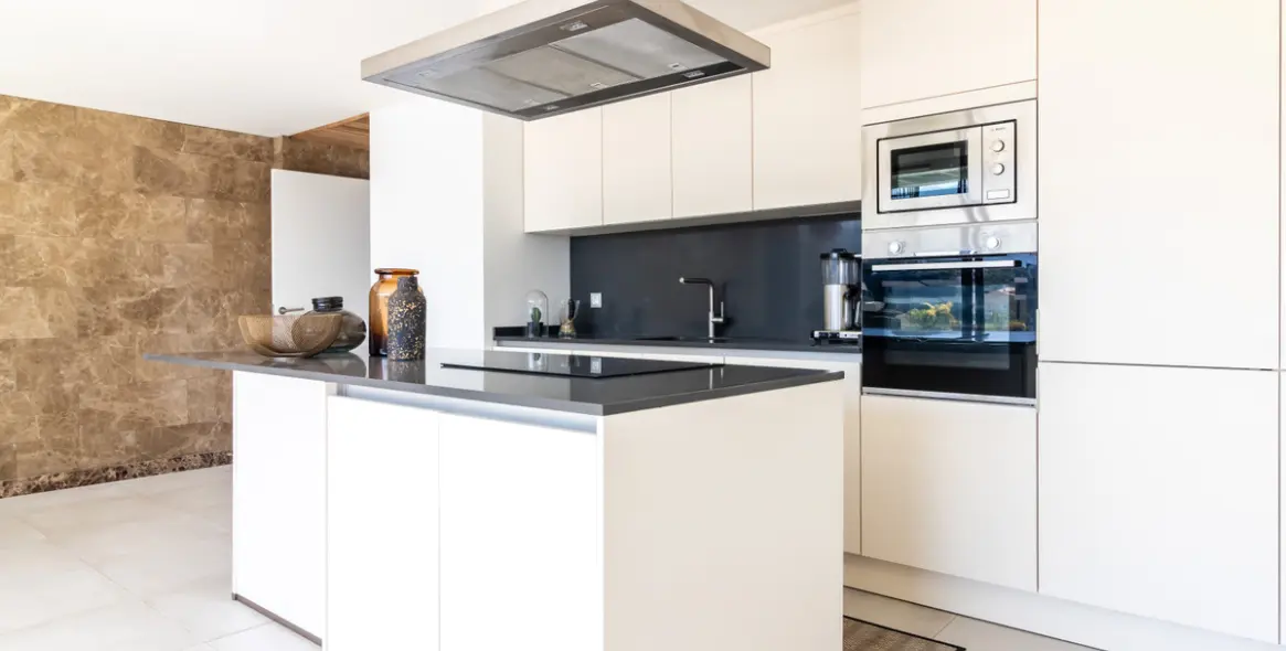 Long-term rent of penthouse duplex in New Golden Mile 10