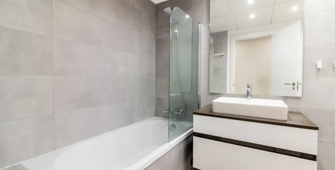 Long-term rent of penthouse duplex in New Golden Mile 16