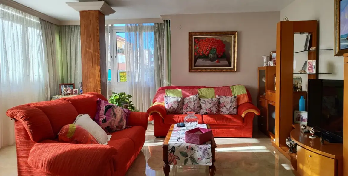 Sale of middle floor apartment in Torremolinos 2