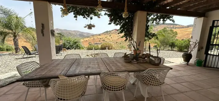 Sale of detached villa in Alora 2