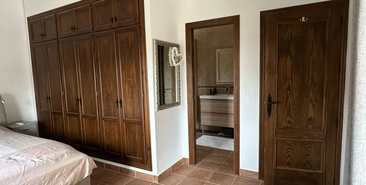 Sale of detached villa in Alora 13