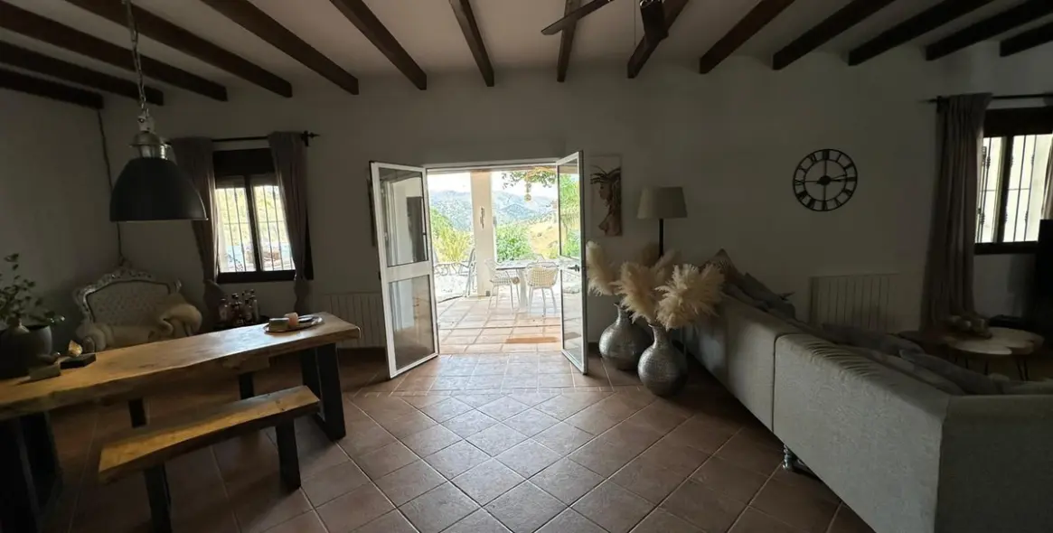 Sale of detached villa in Alora 17