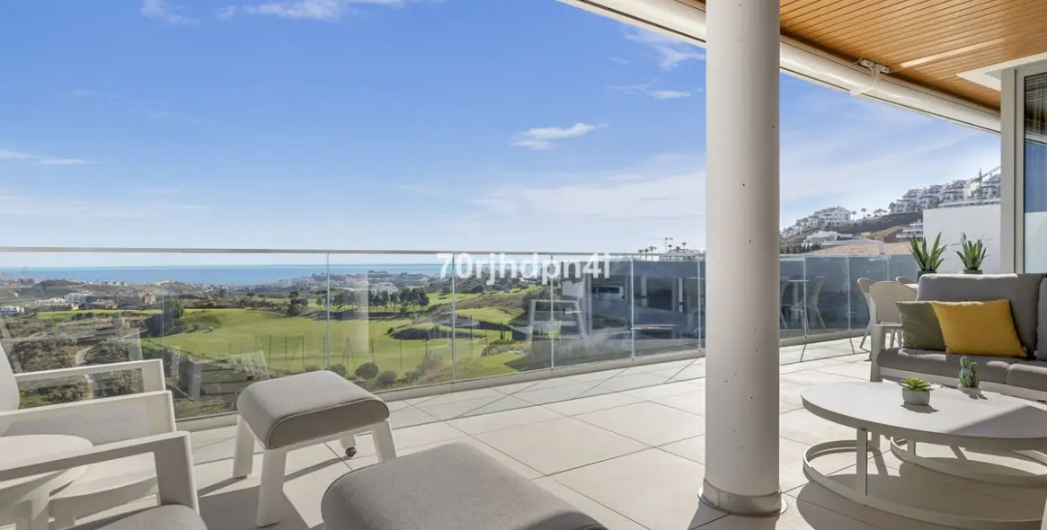 Sale of middle floor apartment in Mijas 36
