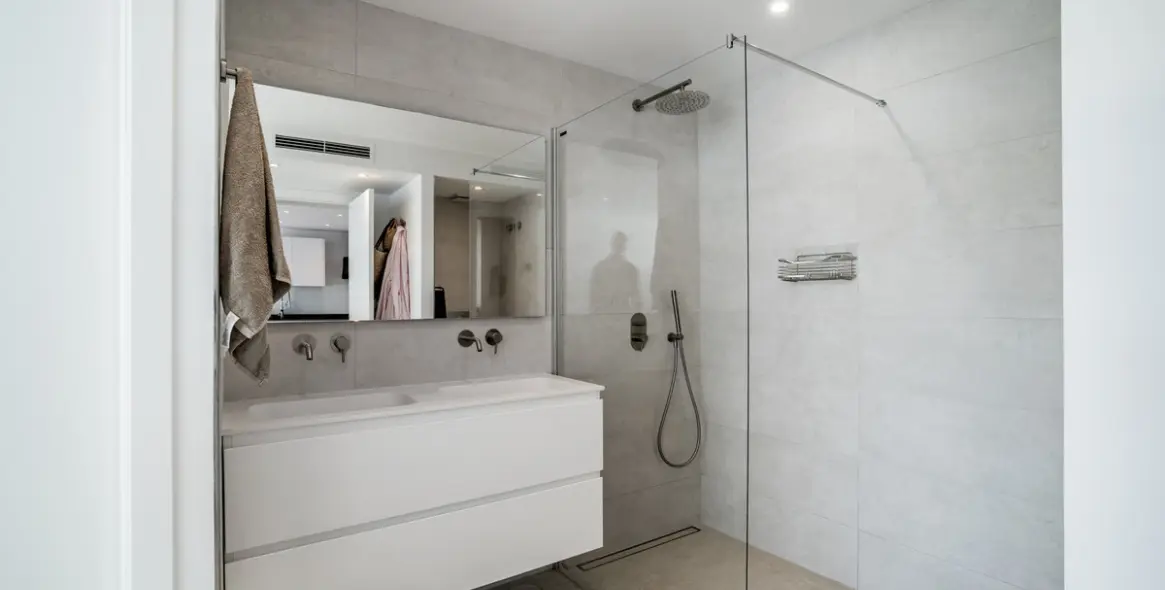 Sale of penthouse duplex in Nueva Andalucía 11