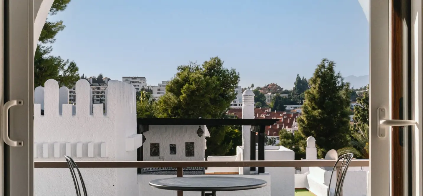 Sale of penthouse duplex in Nueva Andalucía 2