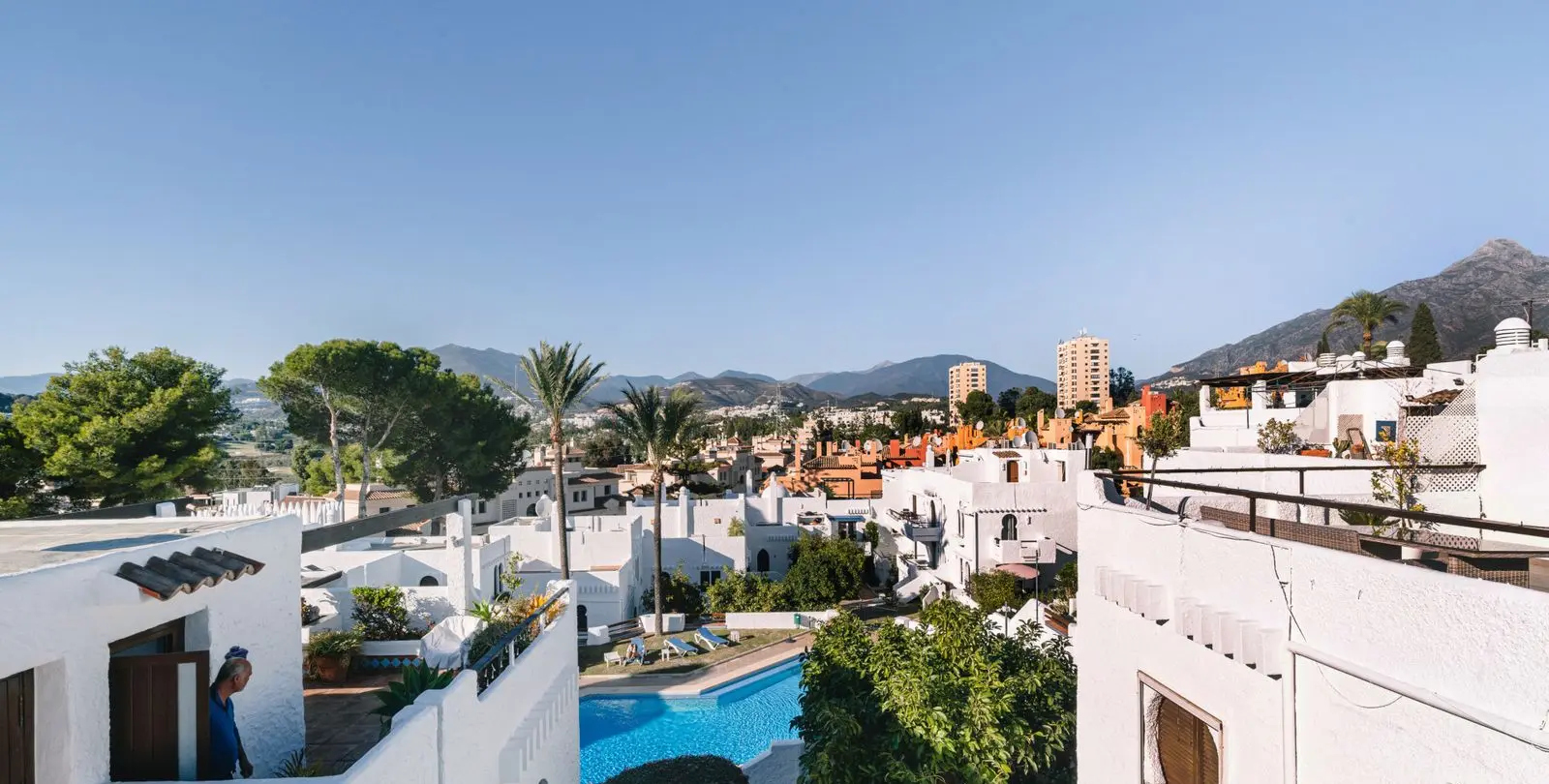 Sale of penthouse duplex in Nueva Andalucía 22