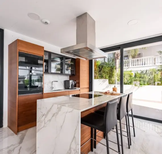 Продажа  отдельно стоящей виллы в Estepona