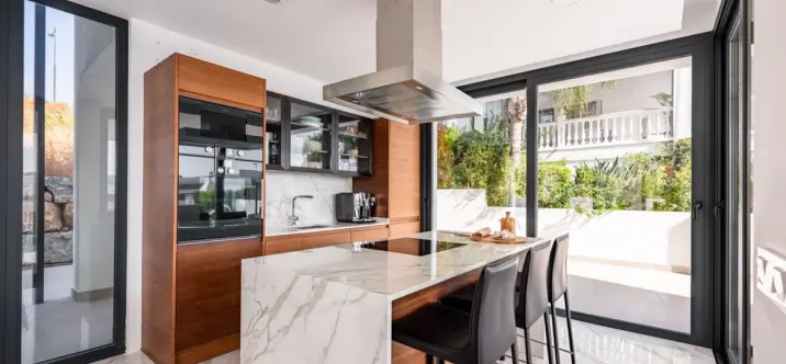 Продажа  отдельно стоящей виллы в Estepona 2