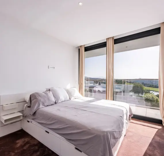 Продажа  отдельно стоящей виллы в Estepona