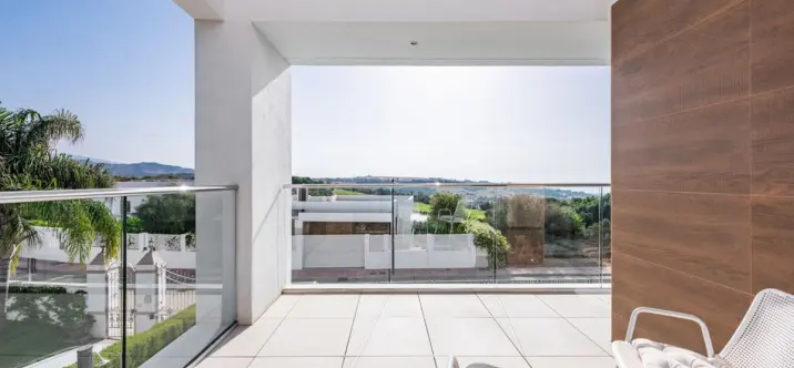 Продажа  отдельно стоящей виллы в Estepona 4