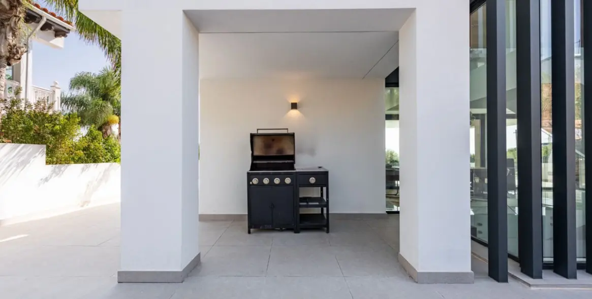 Sale of detached villa in Estepona 21