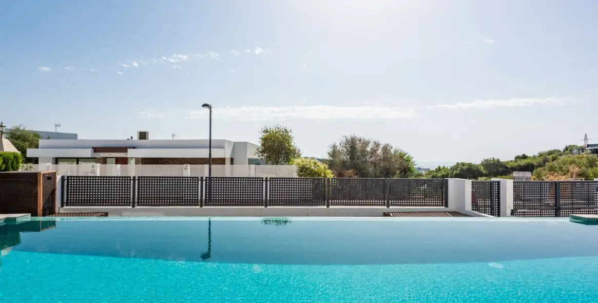 Sale of detached villa in Estepona 23
