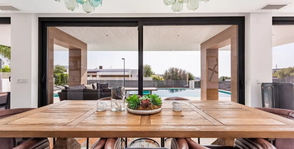 Sale of detached villa in Estepona 28