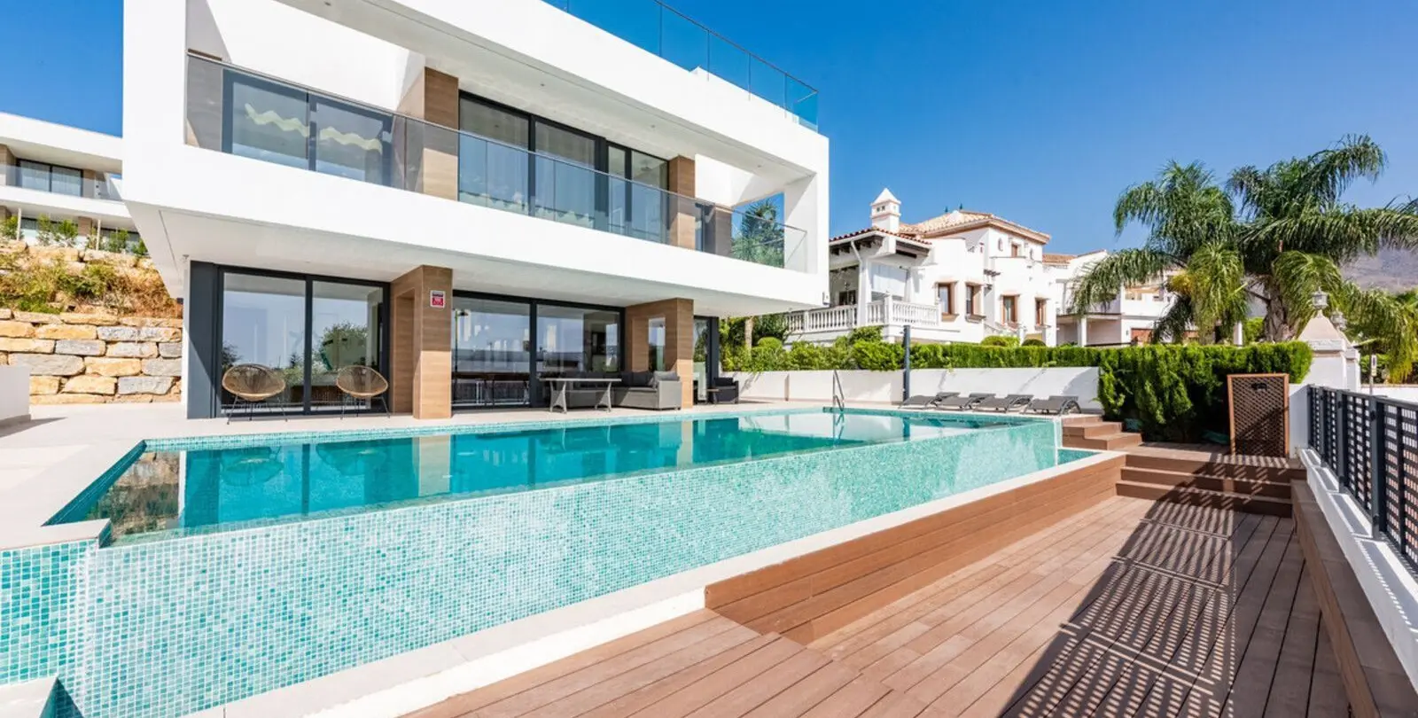 Долгосрочная аренда  отдельно стоящей виллы в Estepona 1