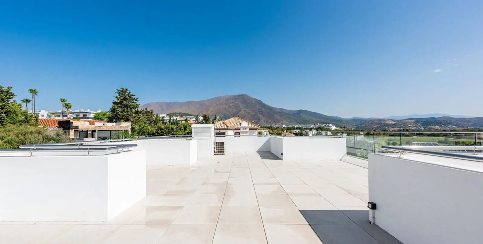 Долгосрочная аренда  отдельно стоящей виллы в Estepona 20