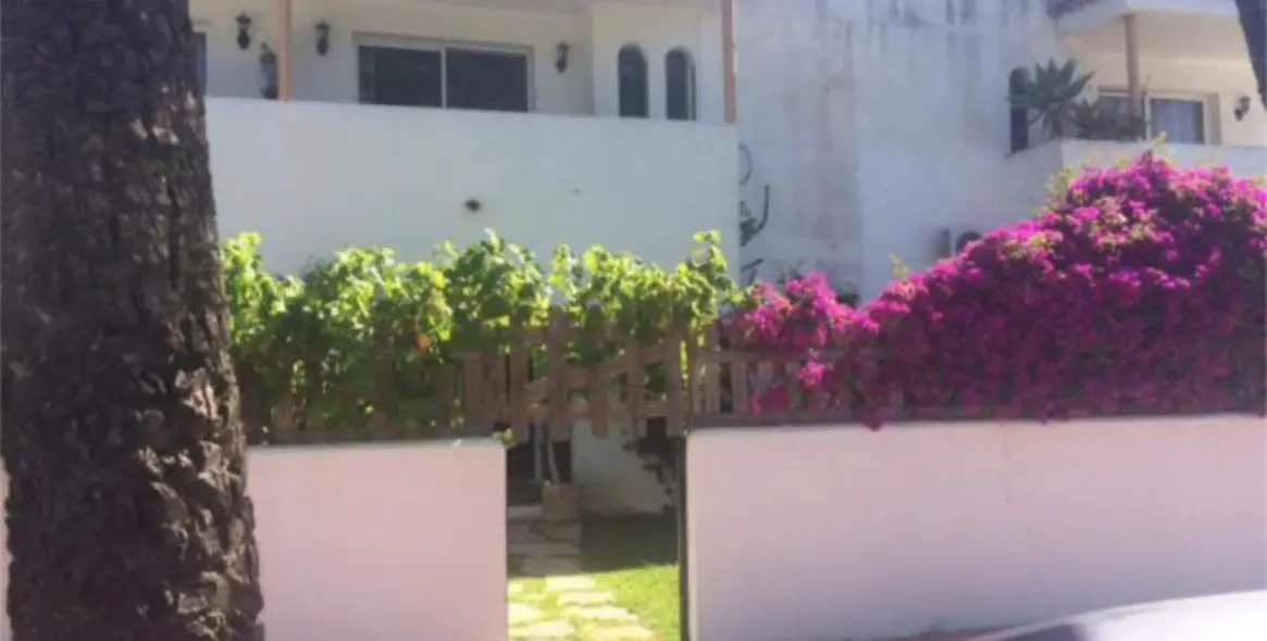 Долгосрочная аренда апартаментов на среднем этаже в Casares Playa 1