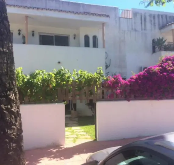 Долгосрочная аренда апартаментов на среднем этаже в Casares Playa