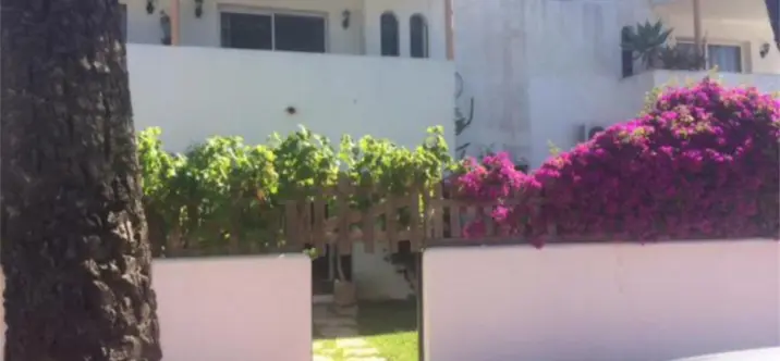 Долгосрочная аренда апартаментов на среднем этаже в Casares Playa 0