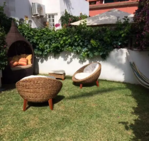 Долгосрочная аренда апартаментов на среднем этаже в Casares Playa