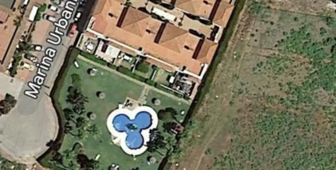 Долгосрочная аренда апартаментов на среднем этаже в Casares Playa 9