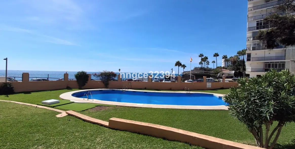 Sale of middle floor apartment in Mijas Costa 10