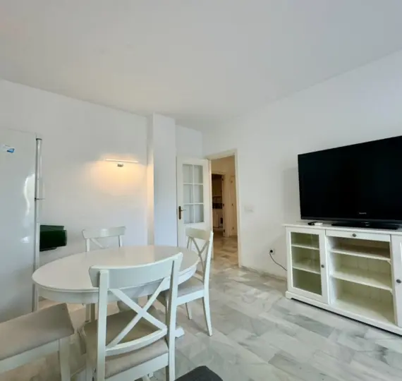 Long-term rent of middle floor apartment in Guadalmina Baja
