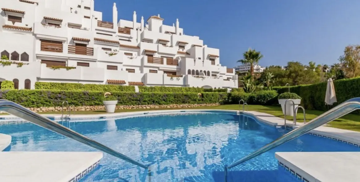 Продажа апартаментов на первом этаже в New Golden Mile 3