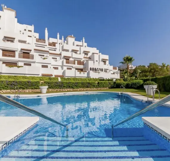 Venta de apartamento en planta baja en New Golden Mile