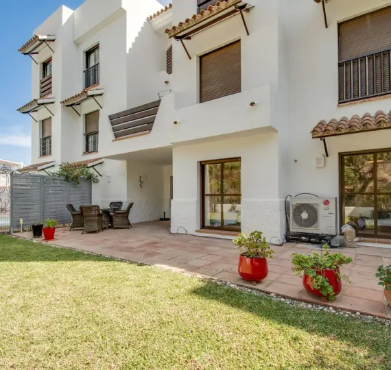 Venta de apartamento en planta baja en New Golden Mile