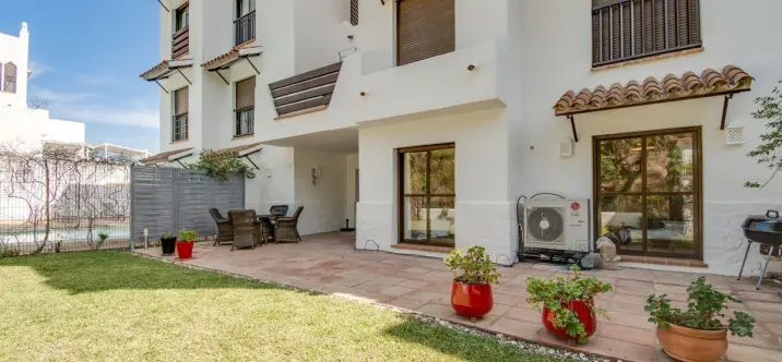 Venta de apartamento en planta baja en New Golden Mile 3