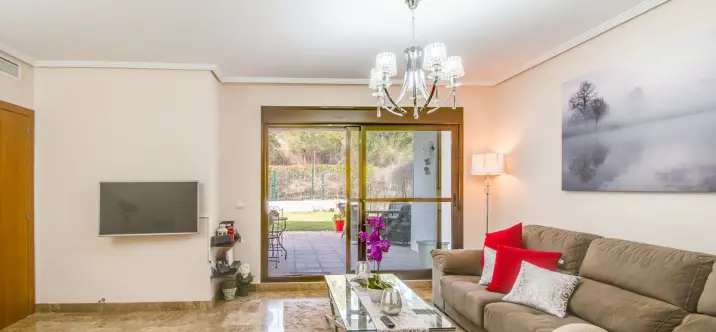 Venta de apartamento en planta baja en New Golden Mile 4