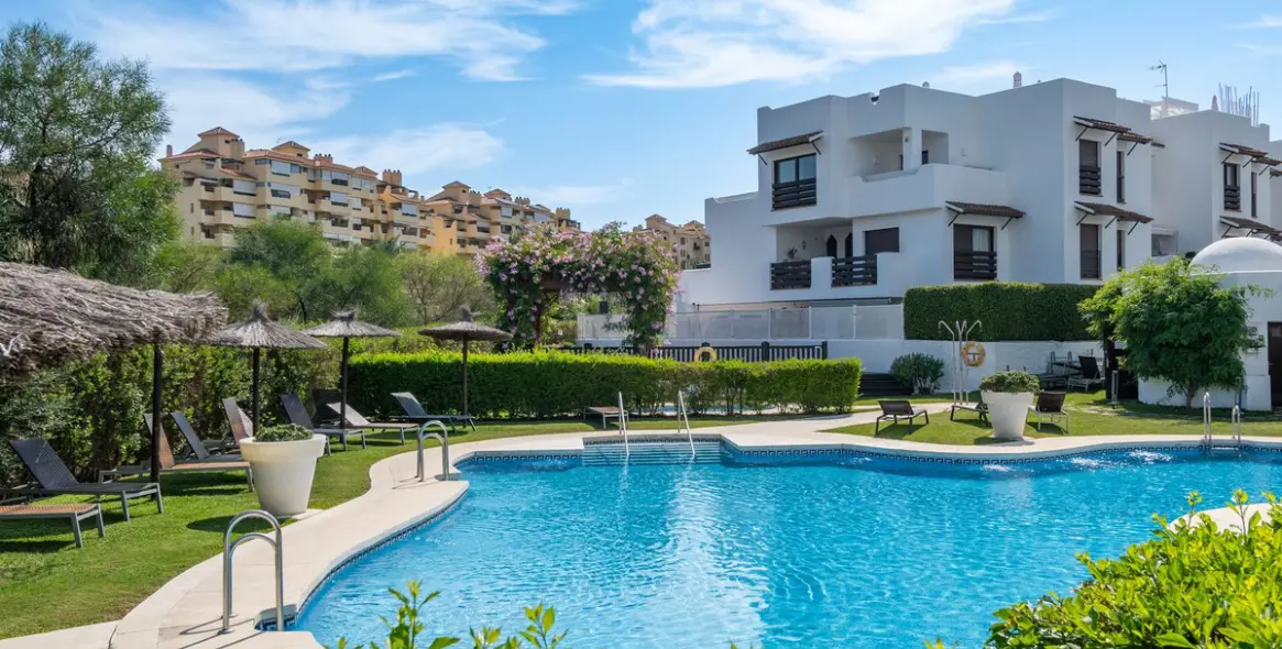 Продажа апартаментов на первом этаже в New Golden Mile 6