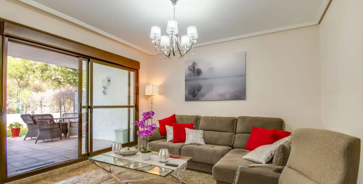 Продажа апартаментов на первом этаже в New Golden Mile 7