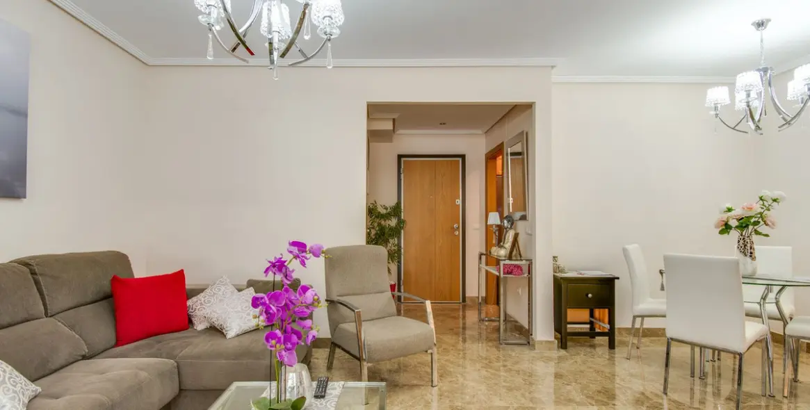 Продажа апартаментов на первом этаже в New Golden Mile 10