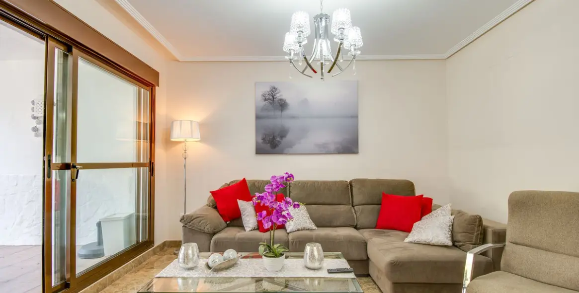 Продажа апартаментов на первом этаже в New Golden Mile 11