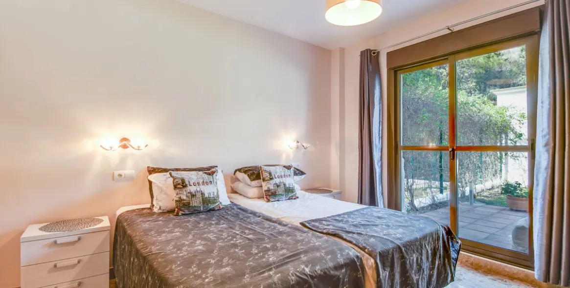 Продажа апартаментов на первом этаже в New Golden Mile 14