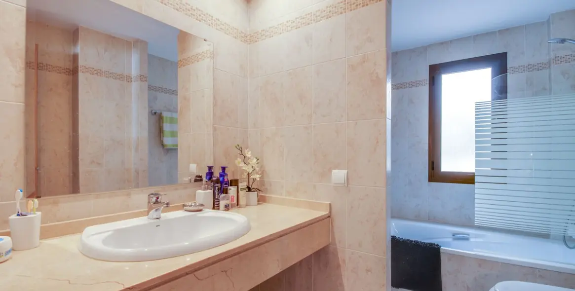 Продажа апартаментов на первом этаже в New Golden Mile 15