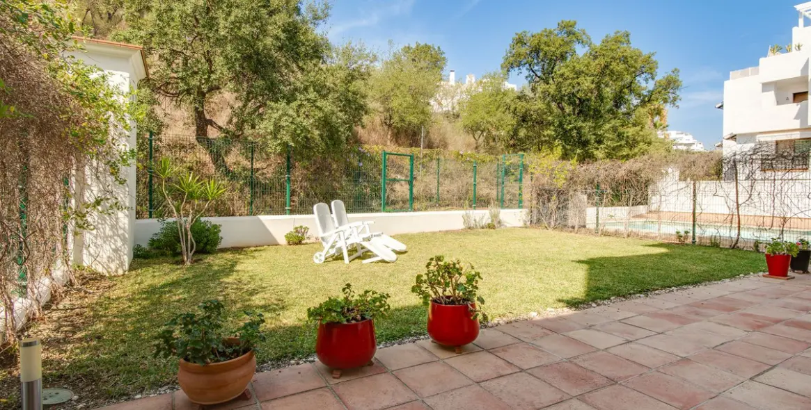 Продажа апартаментов на первом этаже в New Golden Mile 16