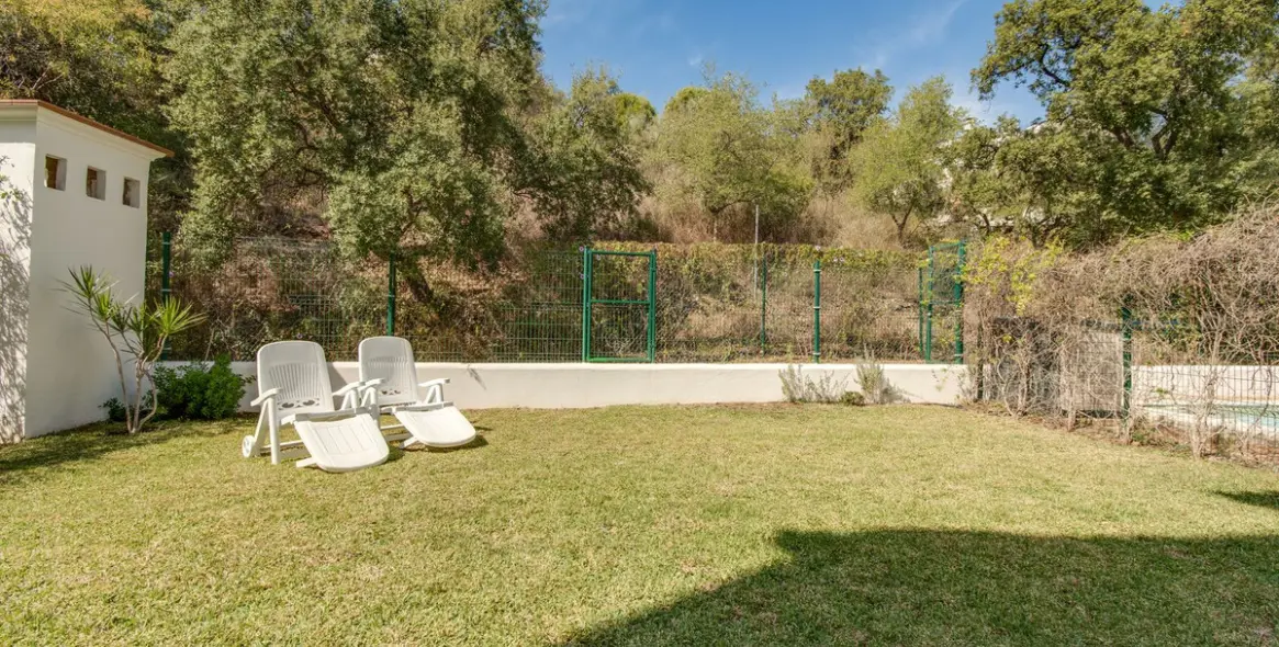 Продажа апартаментов на первом этаже в New Golden Mile 17