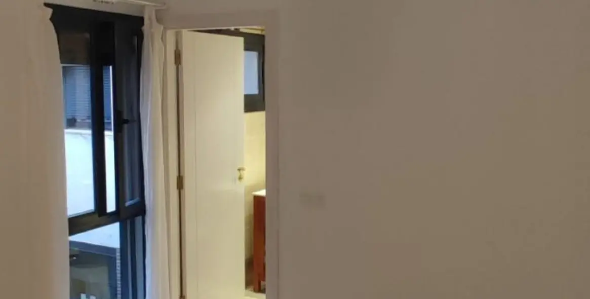 Sale of middle floor apartment in Málaga Centro 4