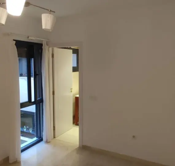Sale of middle floor apartment in Málaga Centro