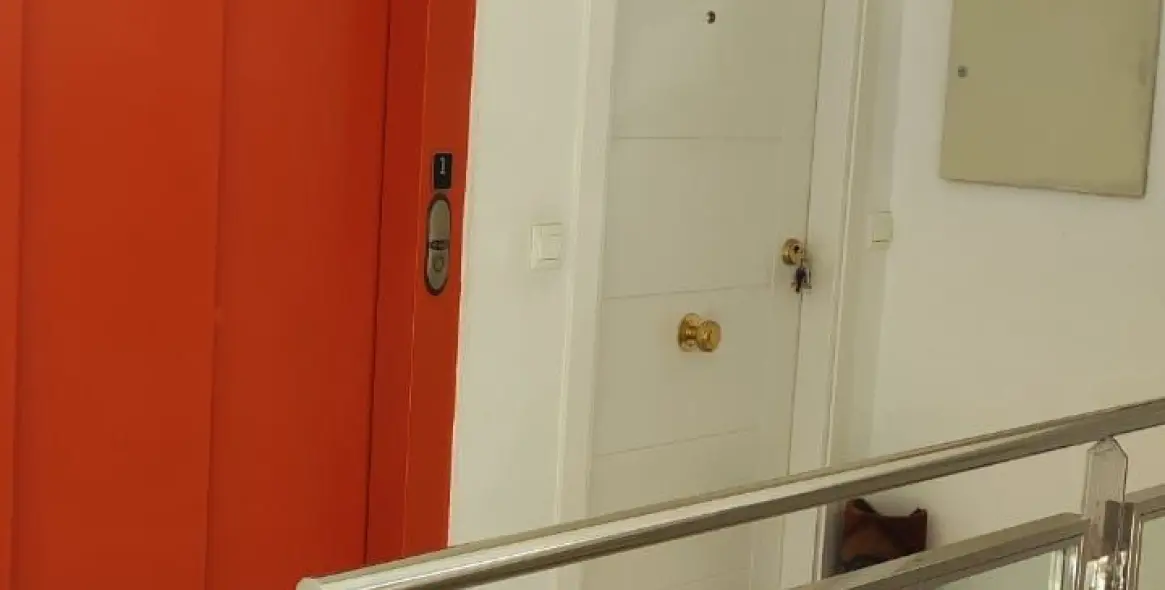 Sale of middle floor apartment in Málaga Centro 8