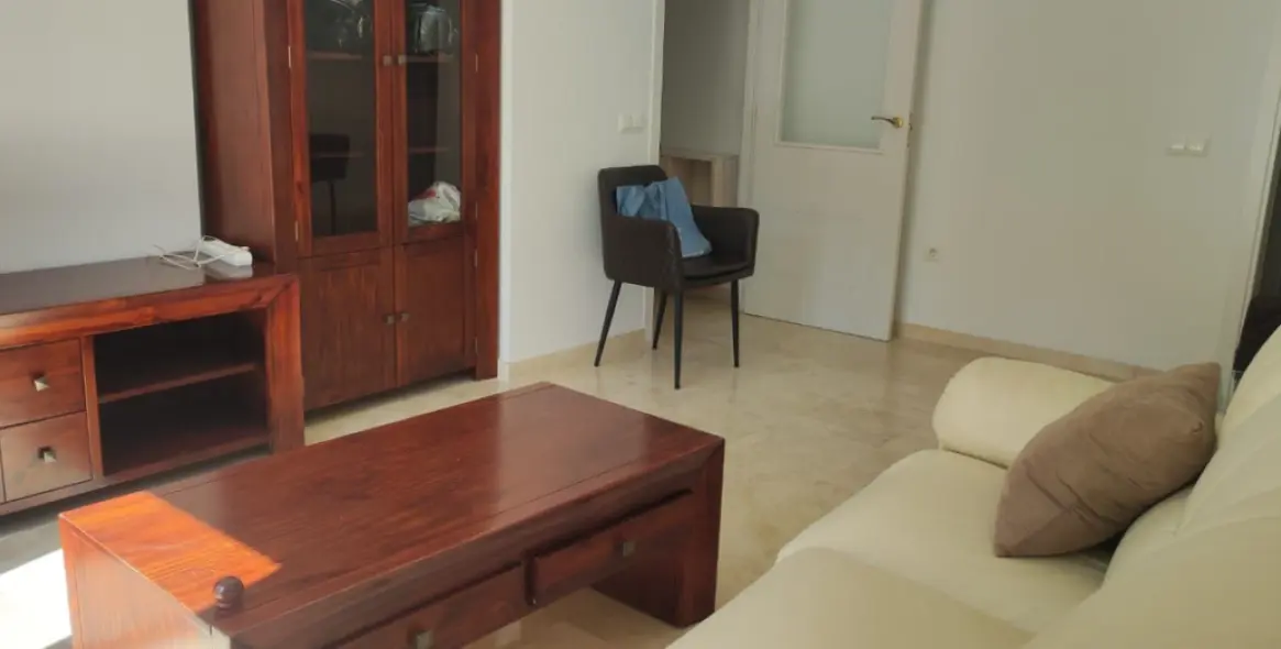 Sale of middle floor apartment in Málaga Centro 9