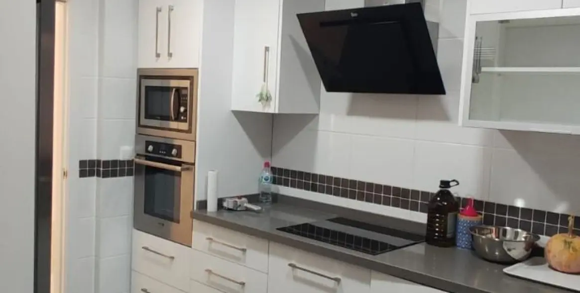 Sale of middle floor apartment in Málaga Centro 10