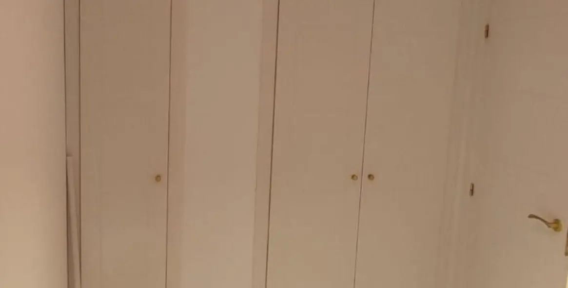 Sale of middle floor apartment in Málaga Centro 11