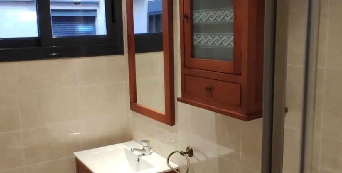 Sale of middle floor apartment in Málaga Centro 12