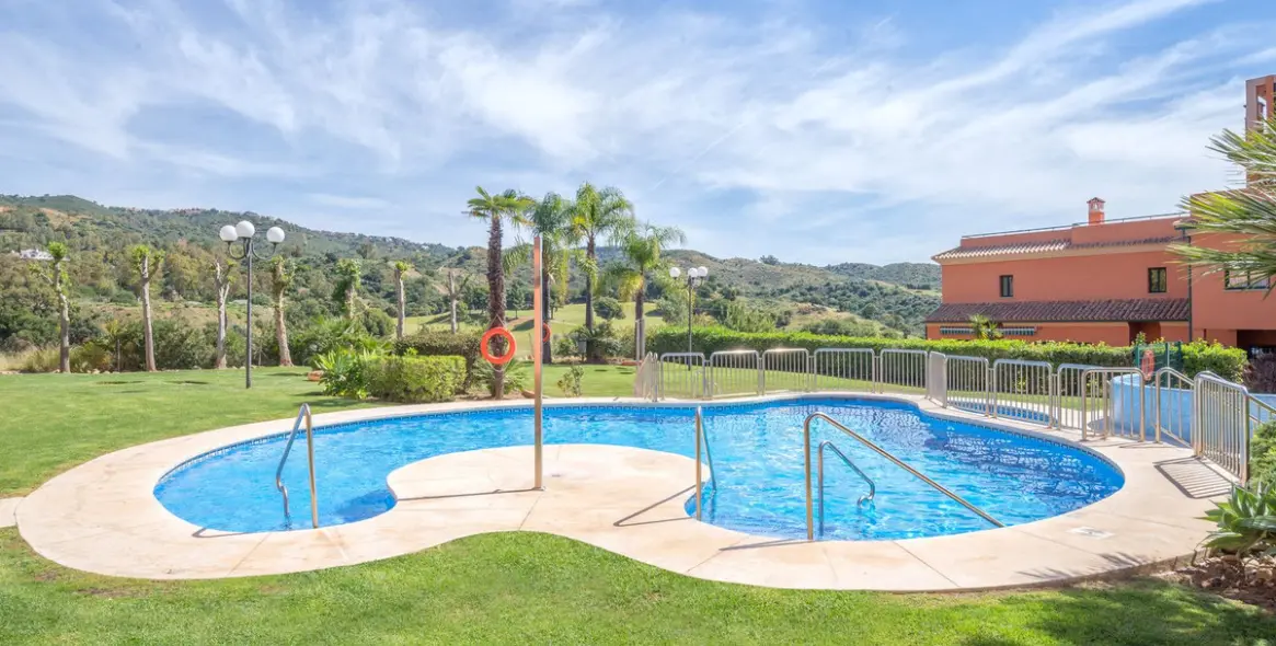 Sale of ground floor apartment in Elviria 1