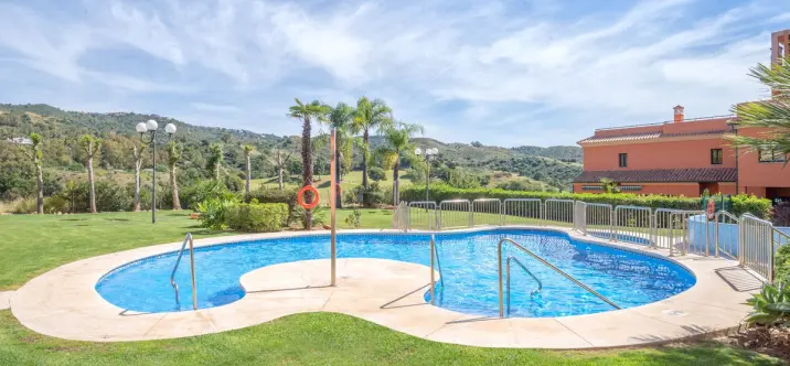 Sale of ground floor apartment in Elviria 0