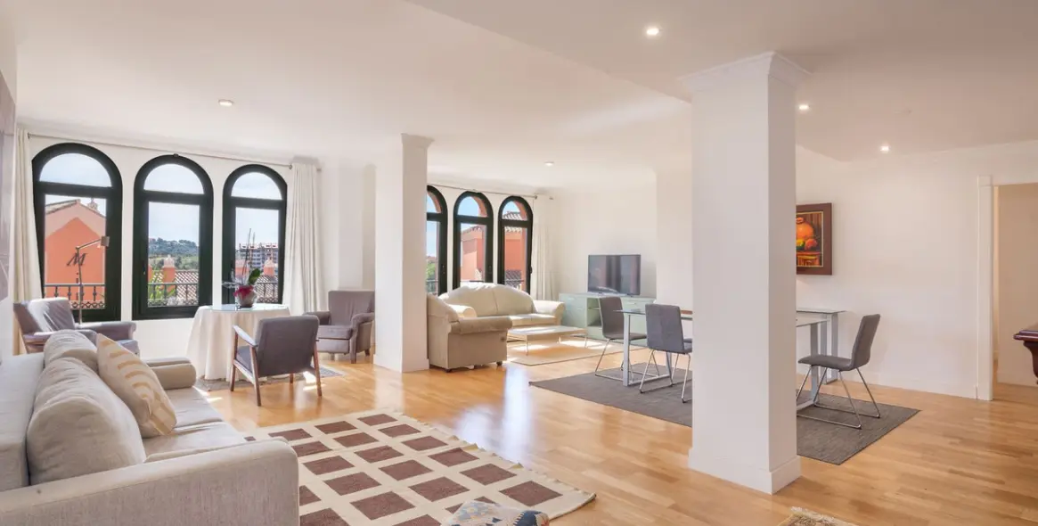 Sale of ground floor apartment in Elviria 2