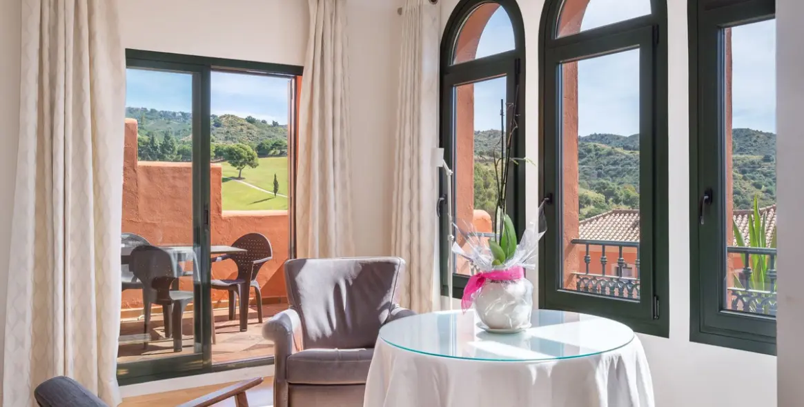 Sale of ground floor apartment in Elviria 3